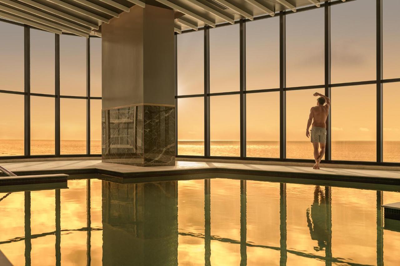 Meriton Suites Surfers Paradise Gold Coast Exterior foto The interior of the tower